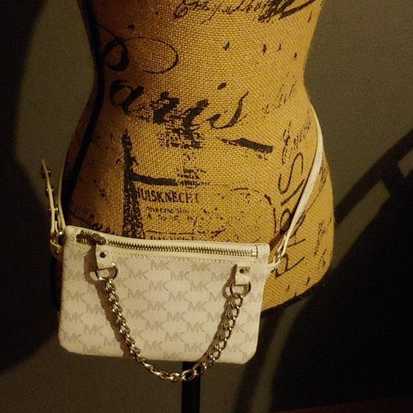 Michael Kors - Picture 2 of 2